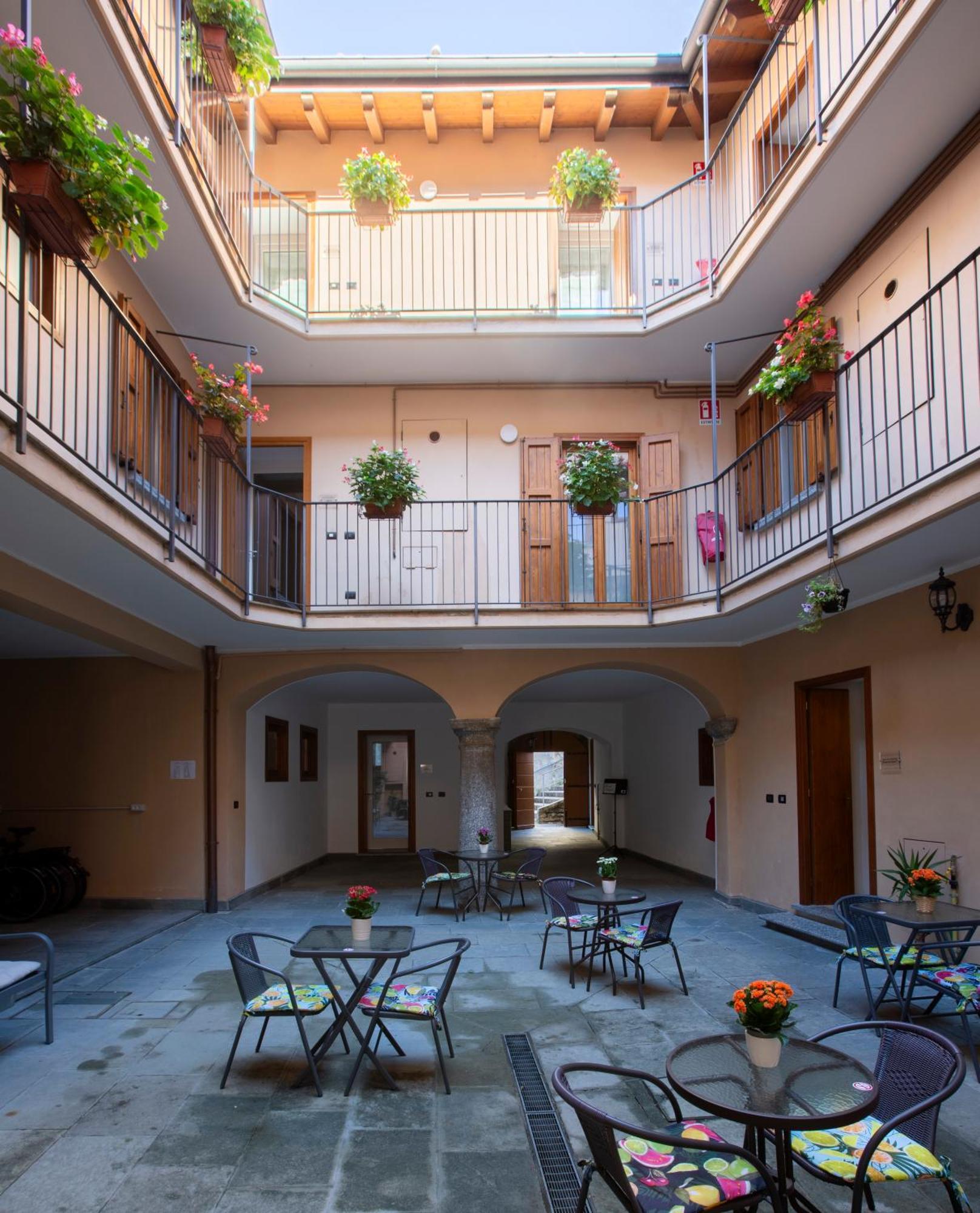 La Casa Del Sarto - Rooms And Apartments Lecco Buitenkant foto